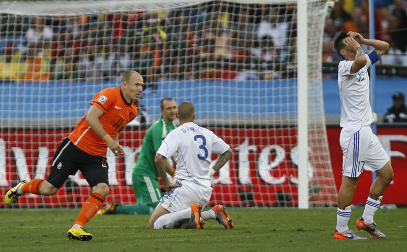 Arjen Robben scores for the Netherlands